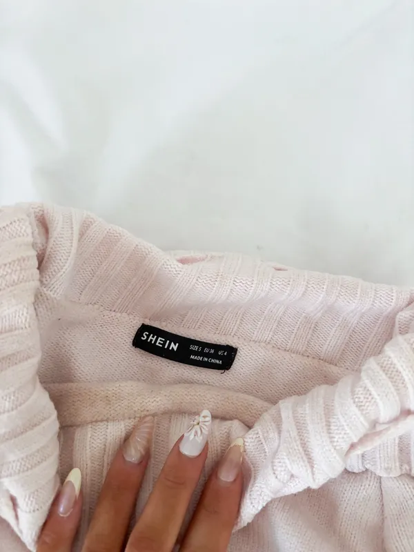 Off the Shoulder Pink Sweater - Image 3