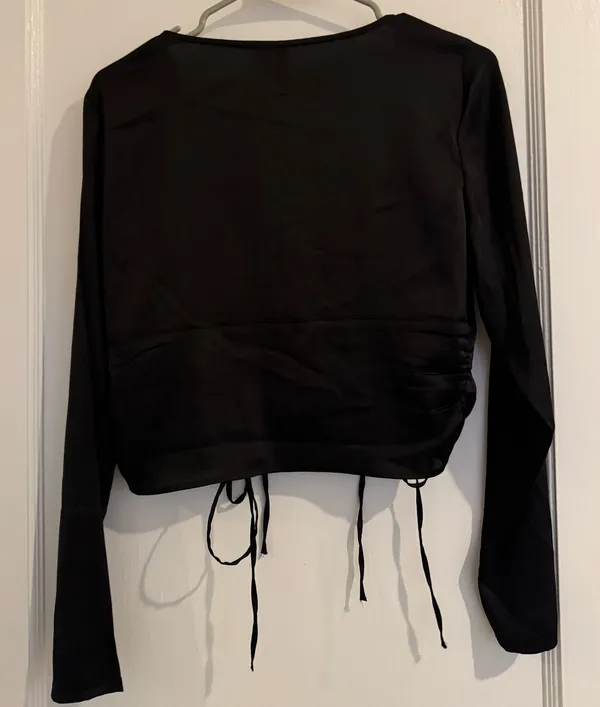 H&M Satin Top Crop Black Long Sleeve - Image 5