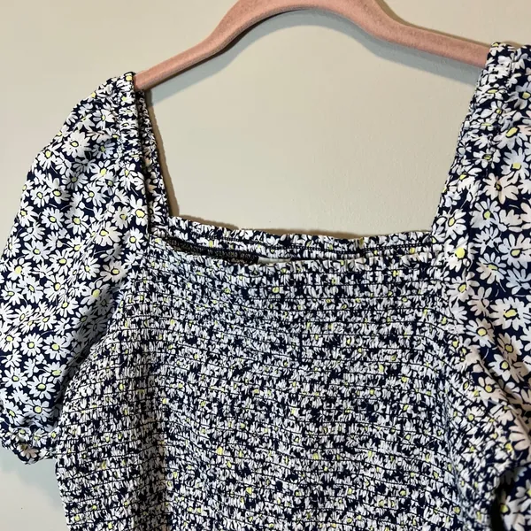 J. Crew Puff Sleeve Smocked Peplum Daisy‎ Floral Top Navy White Cotton Medium - Image 2