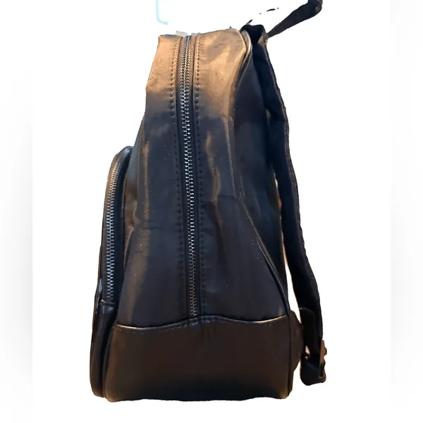 Versace Parfums Black Medusa
Logo Adjustable Strap Backpack Black - Image 3