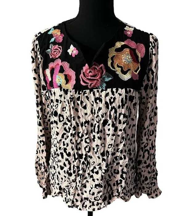 Savanna Jane Leopard Embroidered Bell Sleeve Top Medium Women’s Cream - Image 2