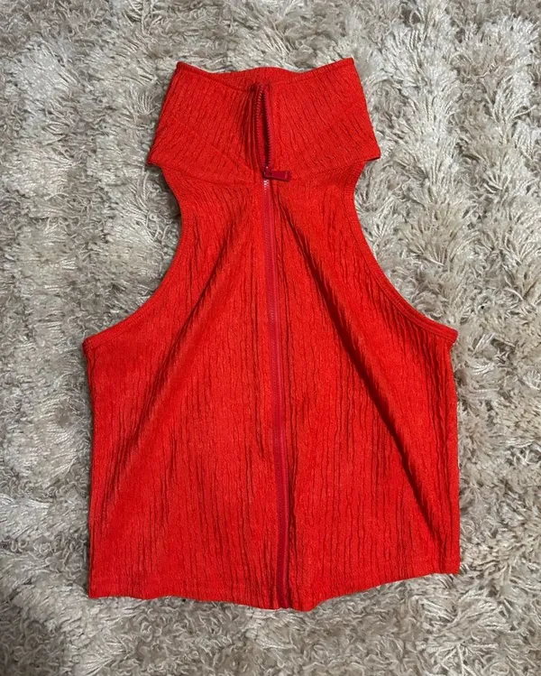 Boutique NWOT Red Sleeveless Zip Tank Top - Image 2