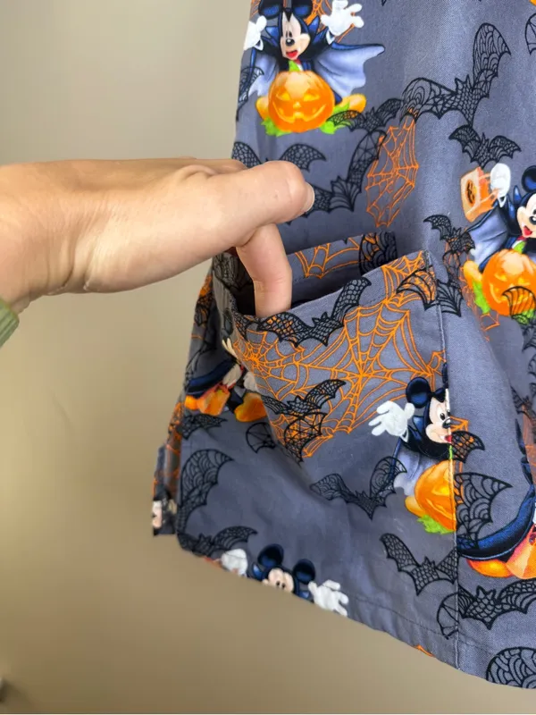 Disney Vampire Mickey Halloween Scrub Top XL Drawstring Waist Three Pocket - Image 4