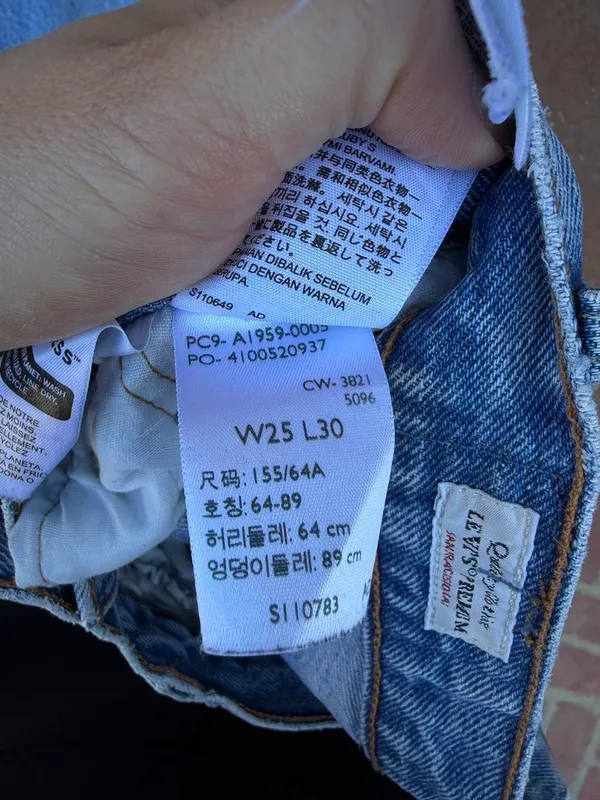 Levi's blue straight leg 501 jeans Size 25x30 - Image 4