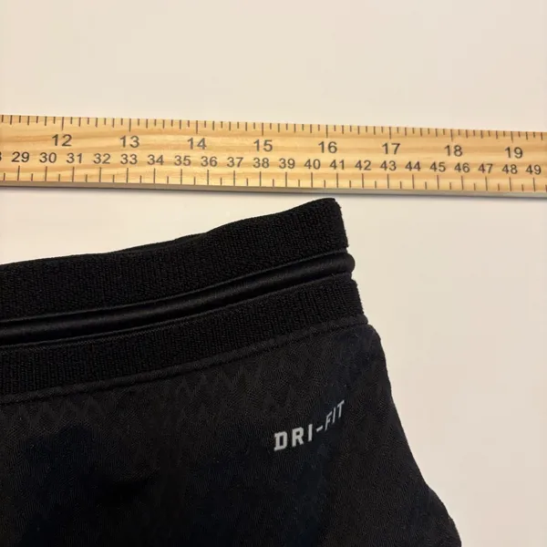 Nike Running Shorts Womens Size Medium Black Dri-FIT Chevron Texture Athletic - Image 6