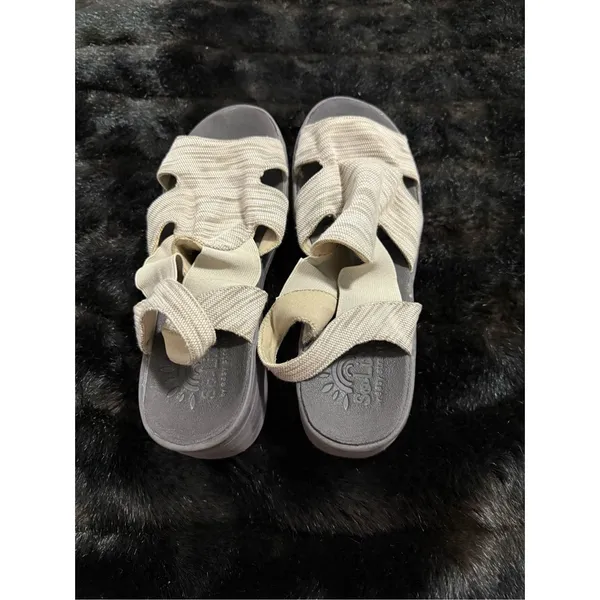 Women's Easy Street Solite Bouncy Cushioned Wedge Sandal Taupe 11 M - Image 3