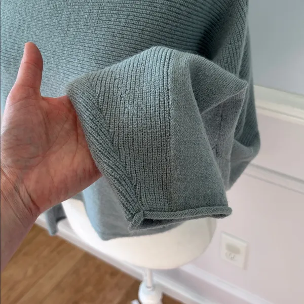 M. Rena Off-the-Shoulder Light Blue Sweater Sz Small Ribbed Oversized Cropped - Image 6
