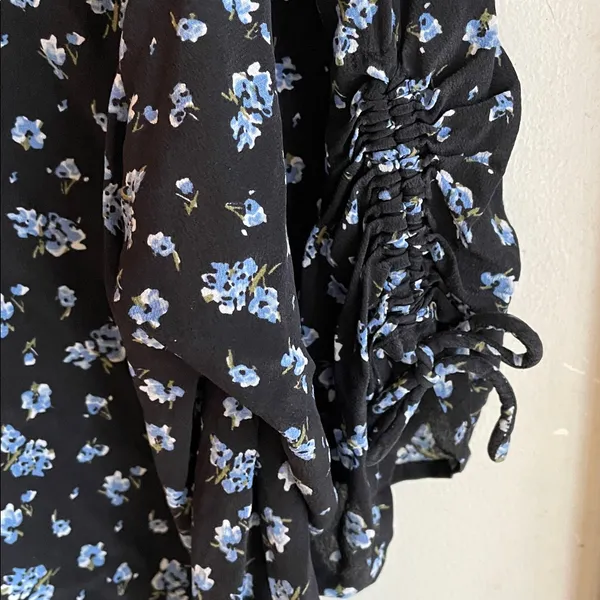Madewell Silk Cinch-Sleeve Top in Baby's Breath True Black - Image 8