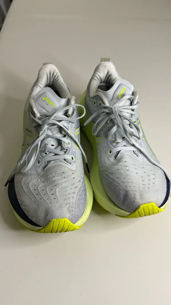 ASICS Running Shoes NOVABLAST 4 Women’s Size 10 - Image 2