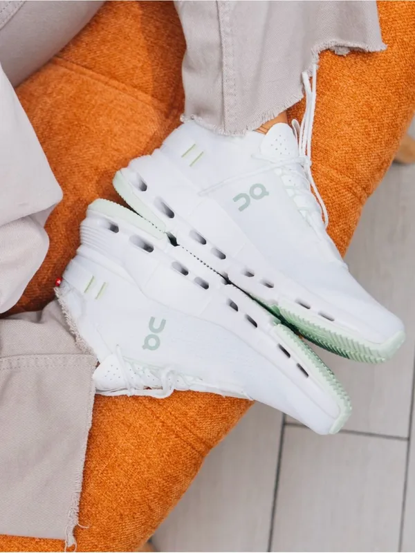 NEW ON Cloudnova, Women’s Size 6 White/White/green - Image 16