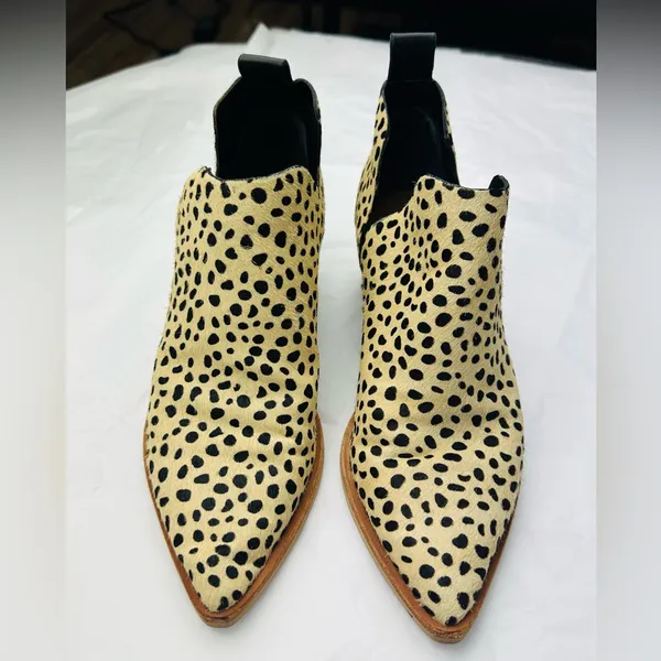 Dolce Vita Black and Cream Ankle Booties - Image 2
