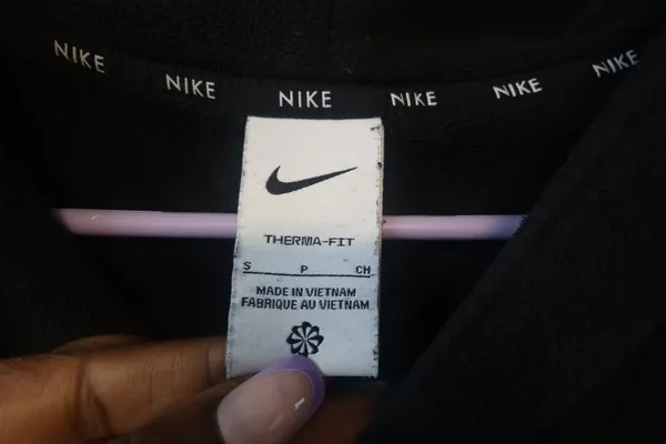 NIKE women's FB5642-010 Polar Fleece Long Sleeve Top Therma-FIT technology in black size small. - Image 5