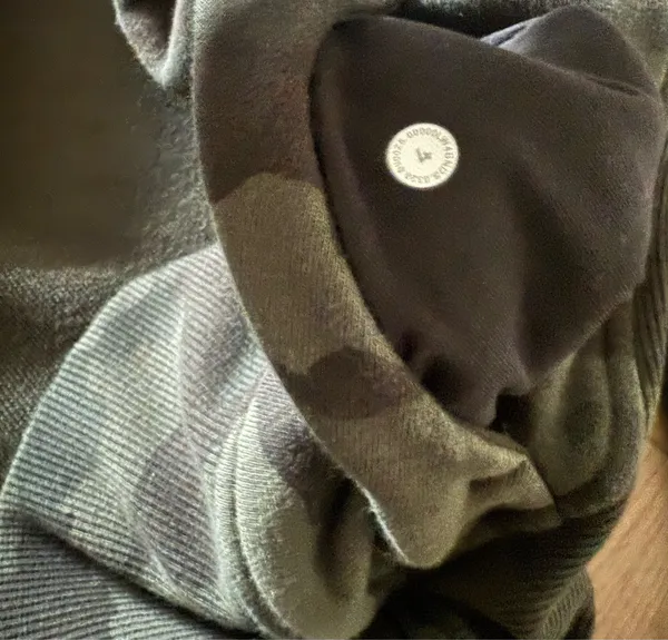 Lululemon Scuba Hoodie Size 4 Camo - Image 2