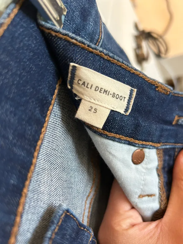 Madewell Cali Demi-Boot Jeans Raw Hem (Dark Wash) - Image 5