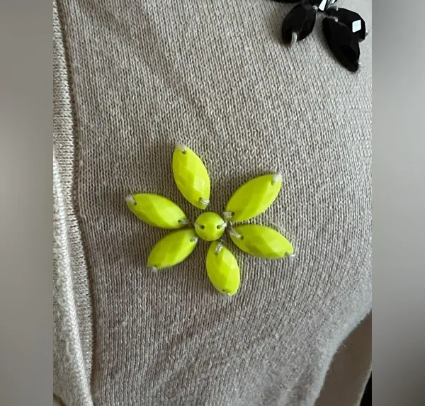 Kate Spade S - - cardigan with rhinestone flowers embroidered - Image 3