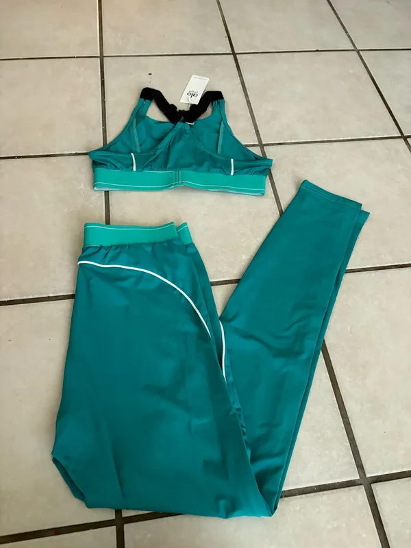 Alo yoga set nwtg size m - Image 3