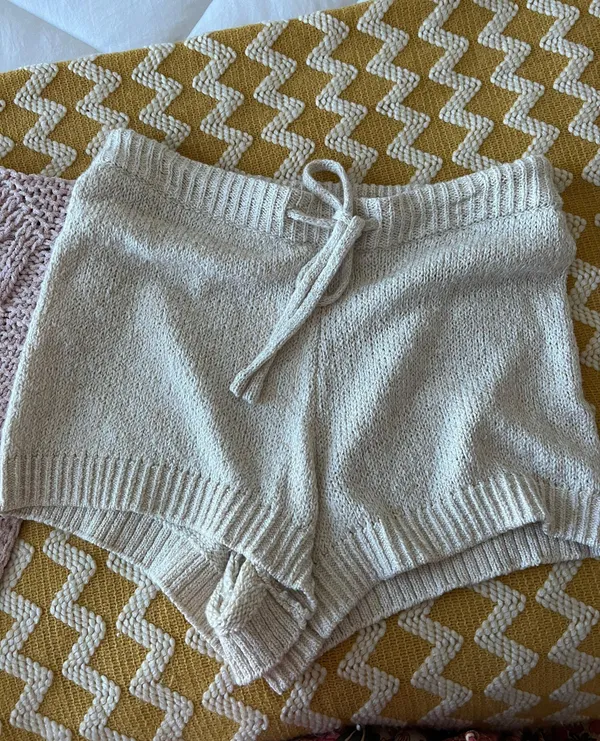 Gianni Bini Cream Knit Shorts - Image 4