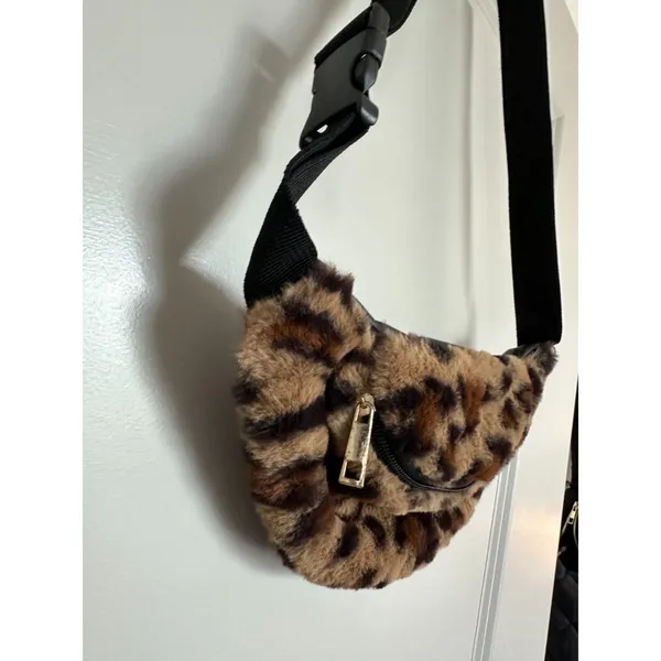 Cheetah Fanny Pack Crossbody Bag Black - Image 9