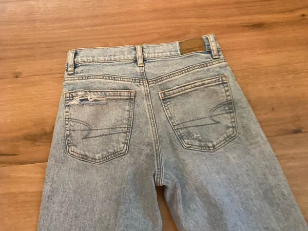 American Eagle Strigid Ripped Jeans High-Waisted Baggy Straight - Image 3