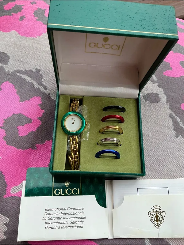 Gucci dressy gold chain Bracelet Watch with Interchangeable Colored Bezels💛💚❤️💙🖤 - Image 2