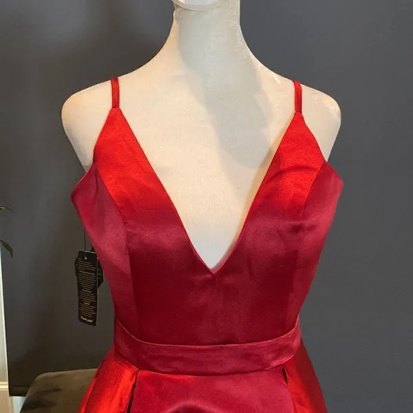 Women’s Short Red Satin Prom Party Homecoming Dress Zip Up Back Size 2 NWT - Image 2