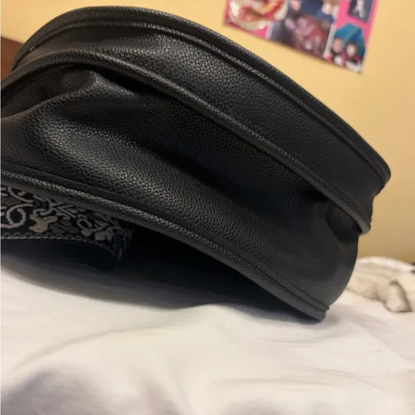 Elegant Black Shoulder Bag for Women - Image 12