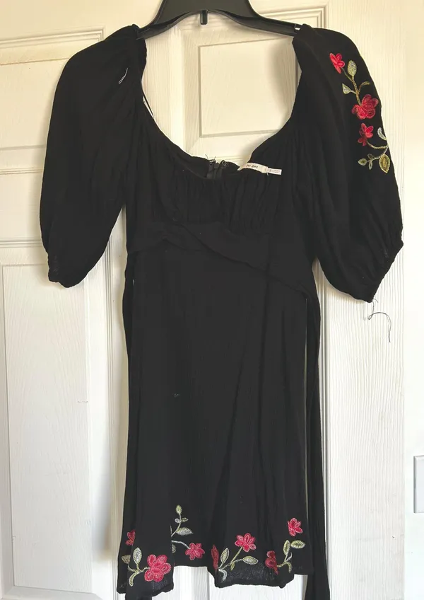 FRANCESCAS Black Floral Dress - Image 2