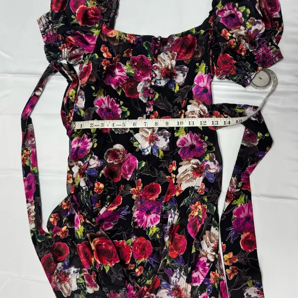 Alice and Olivia‎ Midnight Rose Floral Puff Sleeve With Lining- Size 6. - Image 8