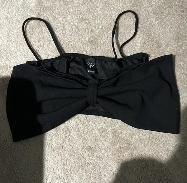 Windsor NWT Sz S Adorable Black Crop Top W Large Bow - Image 4