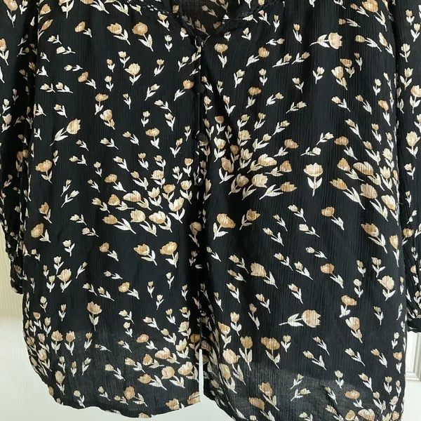 White House Black Market Black Floral V-Neck Blouse Size XS - Image 5