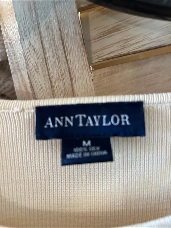 Ann Taylor Cream Short Sleeve Silk Knit Top Medium - Image 4
