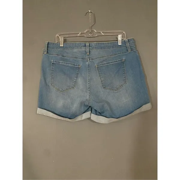 Arizona Jeans Light Wash Cuffed Denim Jean Shorts Size 15 - Image 4