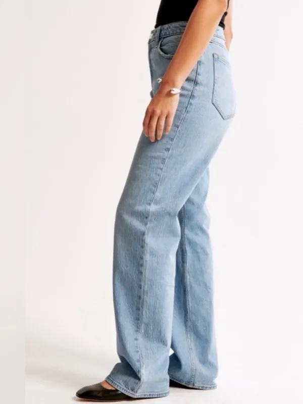 $100 Abercrombie & Fitch 90's high rise relaxed jeans in light wash 34/18R - Image 2