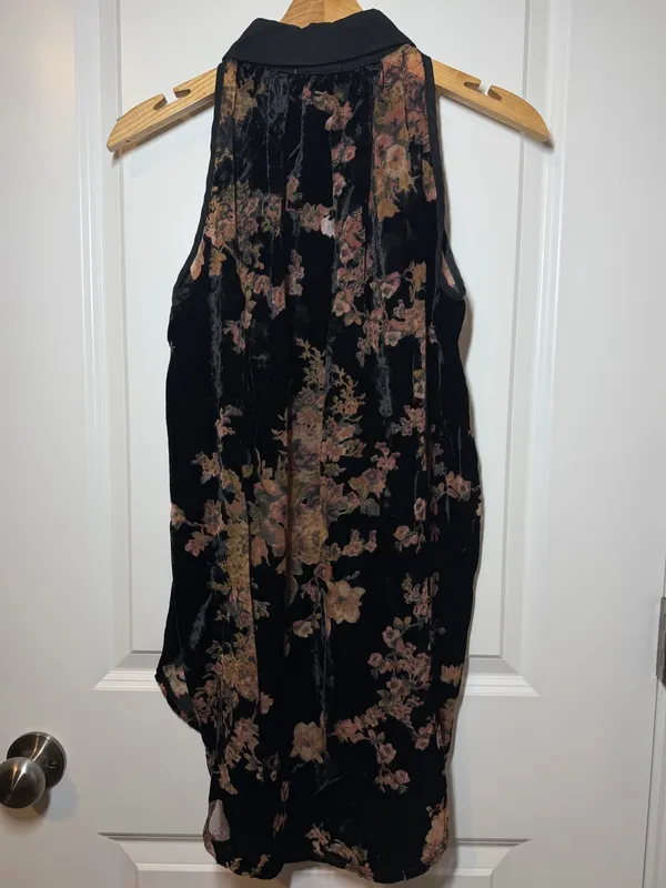 Gimmicks by BKE Black Floral Velvet Sleeveless Tunic - Image 5