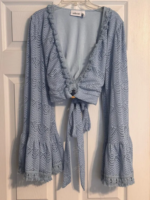 Buckle’s Willow & Root Chambray Blue Crochet Fringed Boho Bell Sleeve Crop Top M - Image 3