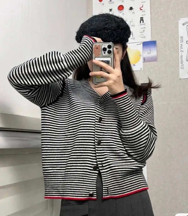Sweater / Cardigan Size M - Image 2