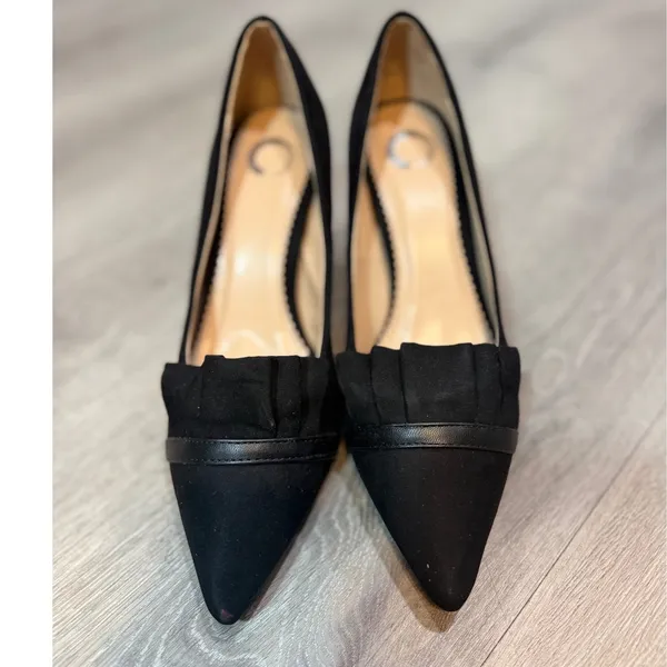 Journee Collection Marek Black Faux Suede Ruffle Pointed Toe Pumps 7.5 - Image 3