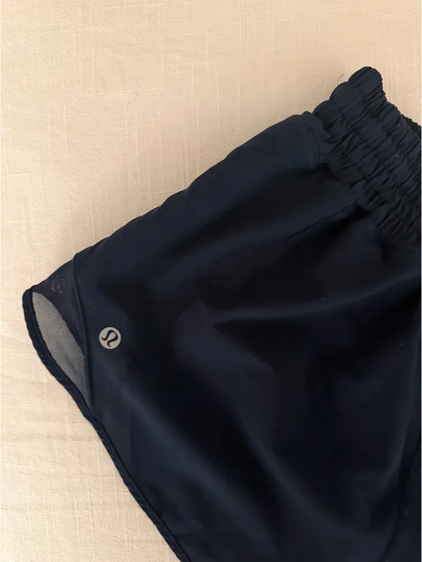 Lululemon Hotty Hot 2.5" High-Rise Lined Shorts - Image 4