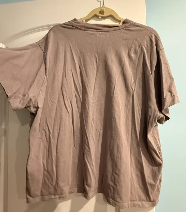 Essentials T-shirt - Image 2