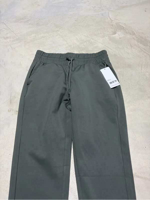 Yogalicious lux NWT lux maya illusion jogger mulled basil XS MSRP$78 - Image 2
