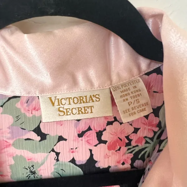 Victoria’s Secret gold label floral short sleeve night gown size S - Image 2