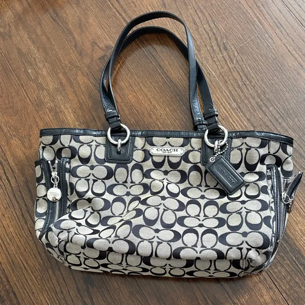 Coach Black and Gray Signature Shoulder Bag - Image 2