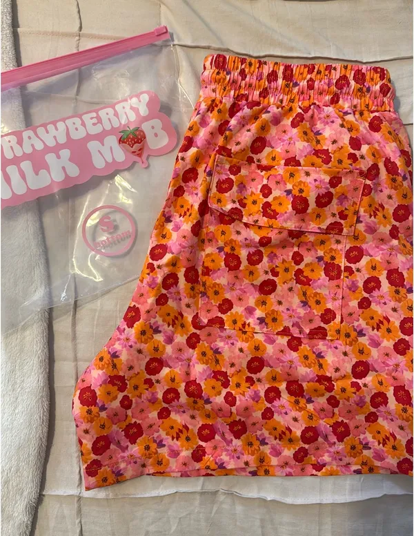 Strawberry Milkmob Peach Pit Short - Image 3