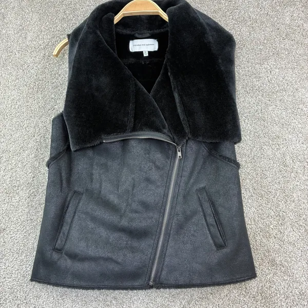 Cupcakes and Cashmere Faux Shearling Vest Size M Black Moto Aviator Quiet Luxury - Image 4
