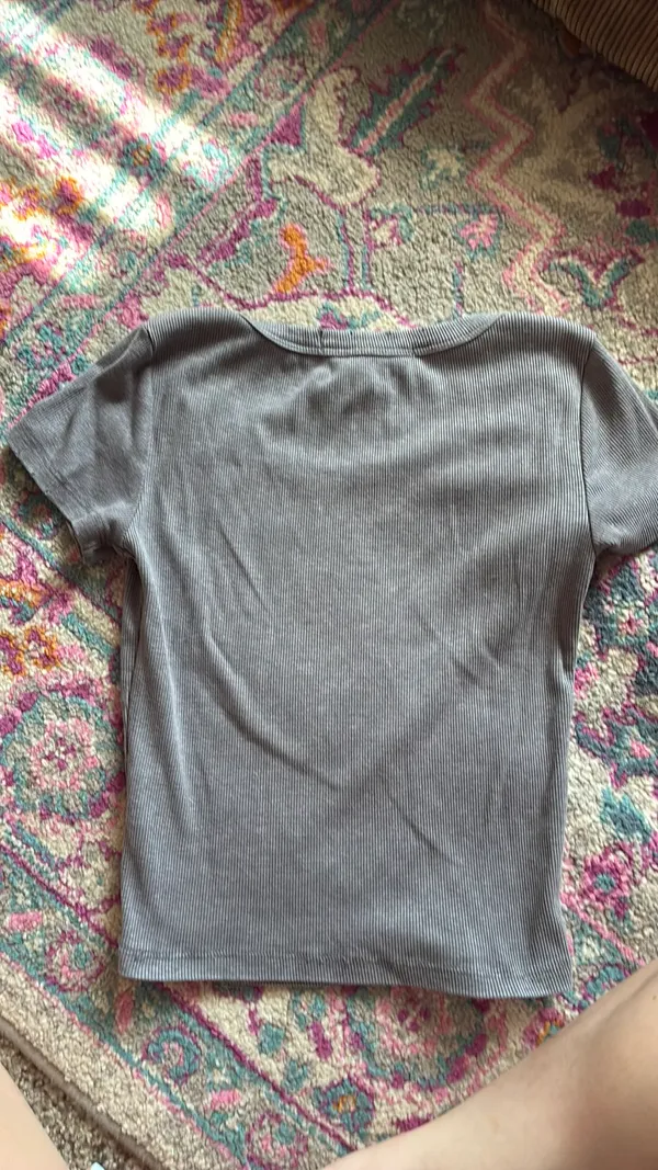 Hippie Rose grey top - Image 3