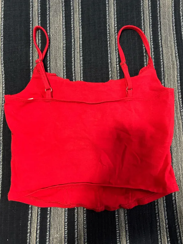 Hollister Red Ruffle Cami Crop Top – Size M - Image 2