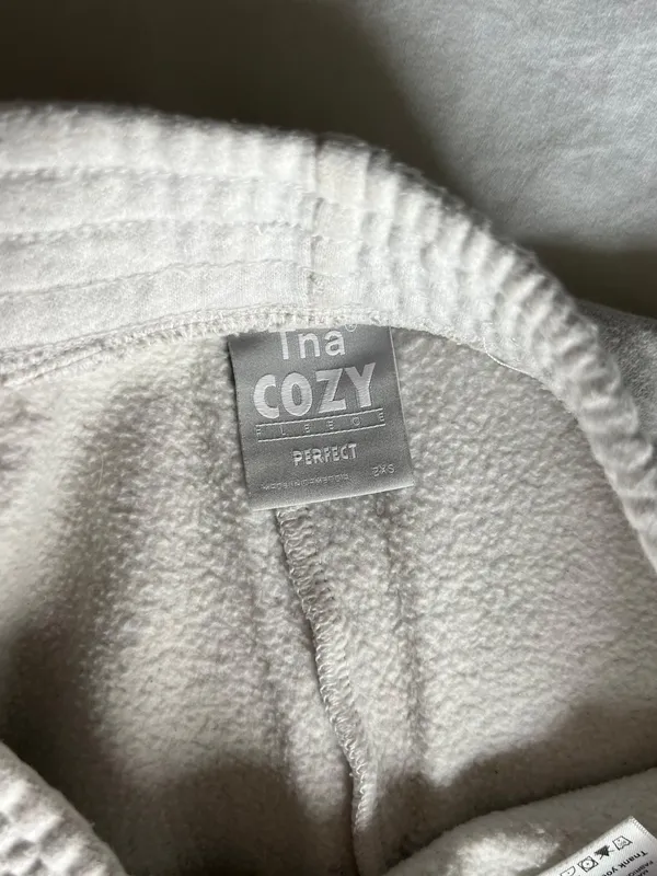 Aritzia Tna Cozy shorts - Image 4