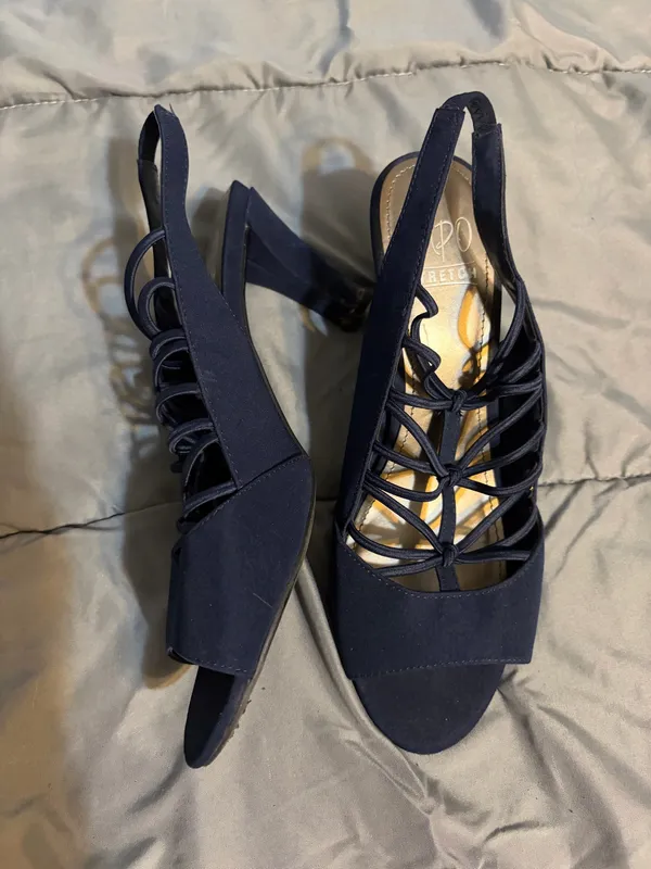 Navy Blue Heels Size 7.5 - Image 2