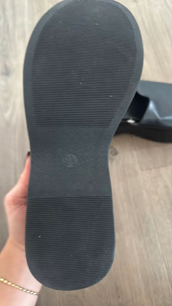 Black Slides - Image 3