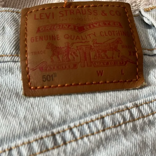 Levi’s 501 shorts size 26 nwt - Image 4